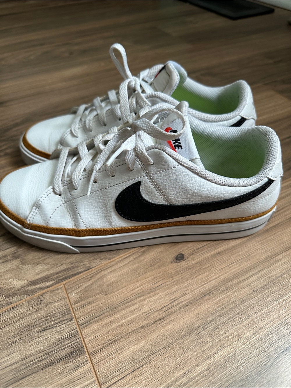 Nike Women’s Court Legacy Sneaker sz 9 - Picture 2 of 4